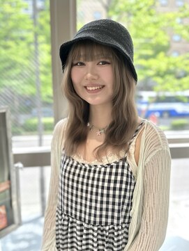 ビーハイブ ドットエー 本町広瀬通店(BEHIVE.A) レイヤー波巻き 透明感グレージュ