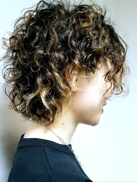 メリケンビューティーパーラー コウベ(MERICAN BEAUTY PARLOR KOBE) 【ミディアム/80's×ウルフベース×スパイラルパーマ】