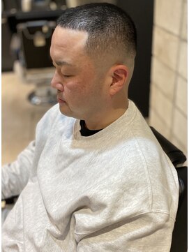 フランクスバーバー アンド ビアークラブ(FRANK'S BARBER and BEER CLUB) スキンフェードバズショートレイヤーテクノ
