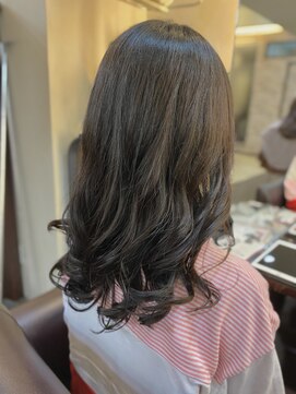 キャラ 池袋本店(CHARA) 縮毛矯正履歴の髪の毛を広がらないようにコテ巻き風に！【貴也】