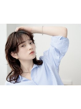 前髪や顔周りのニュアンスで印象が変わる☆ミリ単位までこだわったカット施術で貴方に似合うデザインを。