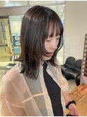 赤みを抑えた透明感グレージュ