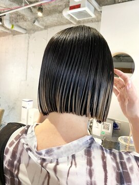 ルーム(Loom.) デザインカラーコントラストハイライト切りっぱなしカット