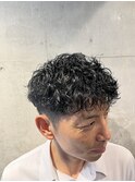 ツーブロック×メンズパーマで大人っぽく好印象黒髪メンズヘア