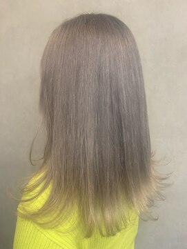 スリーバイベルベット(THREE...by velvet) スモーキーホワイト