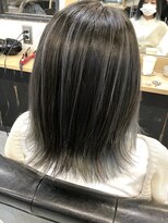 オースト ヘアー ステラ 新宿店(Aust hair Stella)&nbsp;エアータッチバレイヤージュ　シルバーグレー 鎖骨ミディアム