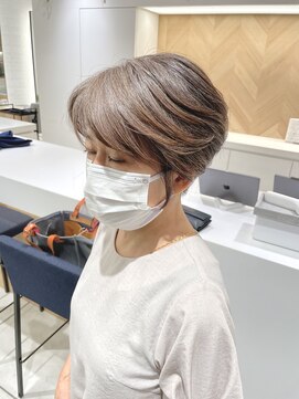 ステアケース 武蔵小杉店(stair:case) 武蔵小杉脱白髪染め白髪活かしカラーハンサムショート