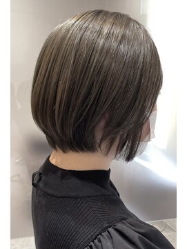 リム(RiM) 小顔カット大人かわいいグレーベージュ黒髪前髪パーマ斜めバング