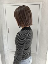 ヨーク(YOKE)&nbsp;YOKE 切りっぱなしボブ丸くないボブオリーブグレーベージュ