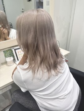 ラピス 池袋(Lapis) ホワイトミルクティーベージュ♪