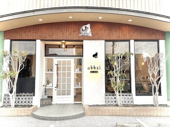 abbzi East【アブジーイースト】