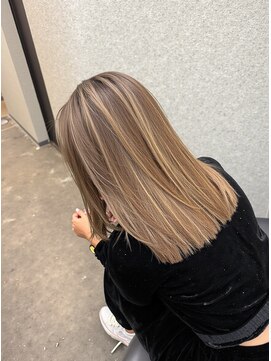 エレクシィ(ELEXY) ミディアムボブ　ハイライトスタイル