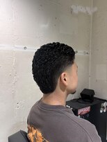 フランクスバーバーザスタンド(Frank’s barber the stand) 刈り上げセンターパート/波巻きツイストスパイラル/飯田橋T