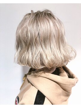 ジーナ(XENA) ミルクティーブロンドベージュ