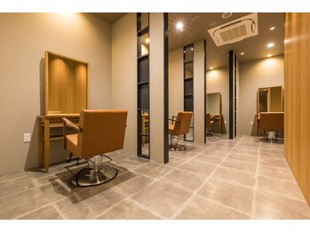 半個室型美容室 Sourire 東比恵店【スーリール】