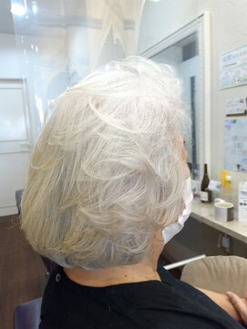 ヘアーデザインエスケープラス(HairDesign SK Plus) グレイヘア×上品ボブ[30代/40代/50代/60代]