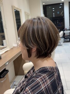 アッシュ 大泉学園店(Ash) 【白髪ぼかしデザインハイライト】ショートボブ