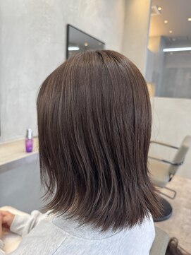 フェリア(feliah) 切りっぱなし外ハネ×オリーブグレージュ