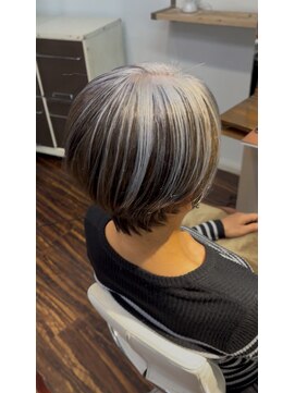 アトリエアルシュ(atelier ARCHE) 白髪ぼかしハイライト