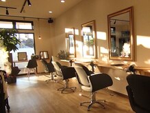 コスタヘアー 多賀城店(costa hair)の雰囲気（木目調でリラックス空間◎大人女性・キッズ・メンズと幅広く来店）