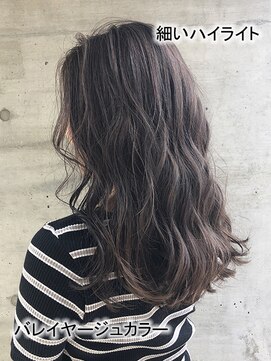アッシュタカサキ(ash takasaki) 透け感アッシュグレージュカラー×細目ハイライト×ゆるウェーブ