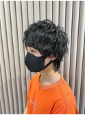 ゆるめ波巻きパーマ×短めメンズウルフ