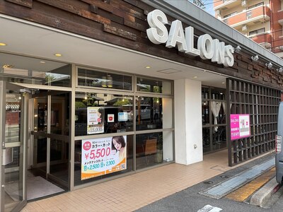 くすの木保育園東原の横〇大きくSALONSの白い看板があります！