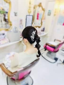美容室 ティンカーベル 編みおろしヘア
