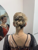 アオ(AO。)&nbsp;カチモリヘア/ツインアレンジ/三つ編みヘア/編み下ろしヘア