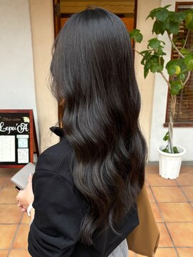 リゴッツ ドゥア プトゥリ(Regottz dua putri) 艶が映える巻き髪11.8暗めカラー