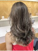 ハイライトグレージュくびれレイヤーカットバレイヤージュ