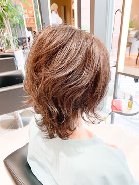 ユッカ エルア 武庫之荘南口(YUCCA elua) 【elua 角床】大人可愛いエレガントショート