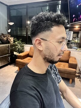 ニール(Neal) 【Neal 新宿/西新宿】　フェードカット〈SAKU〉
