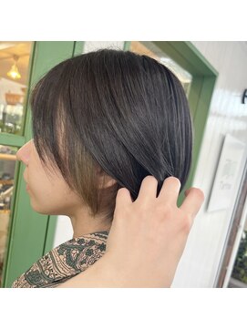 タリナ(Tarina) ショートボブイヤリングカラー♪