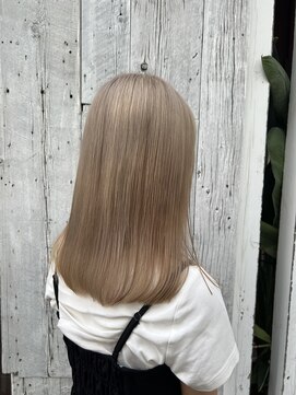 アン(Hair make un) ホワイトミルクティー