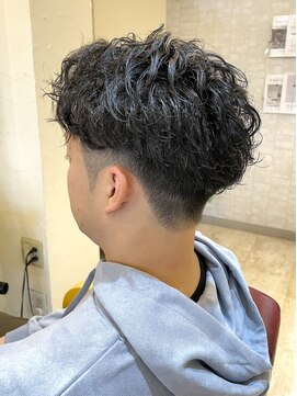 クオリア(Quaria) スパイキーショートパーマビジネスへアツイストスパイラルパーマ