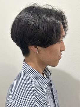 ヒュイル バイ ニアウ(Hwyl by Niau) メンズセンターパートパーマニュアンスパーマスパイラルパーマ