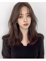 ケイバイミシェリー(kei by misherry)&nbsp;前髪2wayセンターパート×ミディアムレイヤー/くすみオリーブ