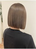 切りっぱなしボブ×ミルクティーベージュ