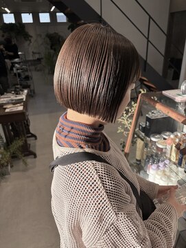 トゥリル(trueal) ミニボブ × 透明感グレージュ