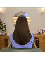 リタ(lita) 大人女性の髪質改善ストレートロング