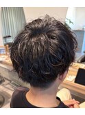 無造作に決まるラフパーマショート