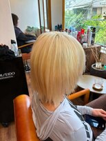 ヒューズ(HUES)&nbsp;抜きっぱなしホワイトブロンド