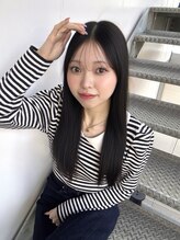 Stylist. 岡 汐莉 -10~20代が似合うトレンド提案◎韓国系レイヤー×透明感カラーで旬ヘア*扱いやすさも両立