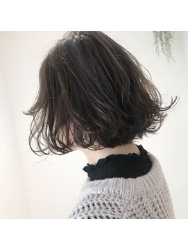 モノクロ(MONOCHRO) ミニボブスウィングパーマ