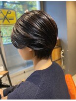 エミュー(emue)&nbsp;艶カラー暗髪でも透明感！10代20代☆耳かけハンサムショート中島