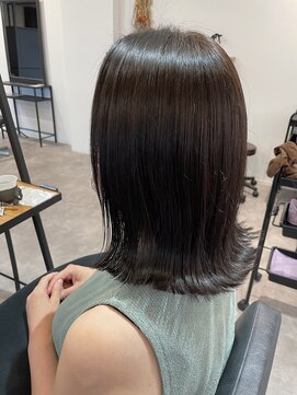 ナンバー(number+) 20代30代大人可愛い黒髪艶髪外ハネロブ