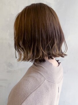 アイティーバイアルバム 下北沢店(IT by ALBUM) ベージュカラー外ハネ_アースカラーくびれヘア_ba375431