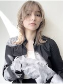 ミルクティーブロンドダークブルーワンホンレイヤーカット