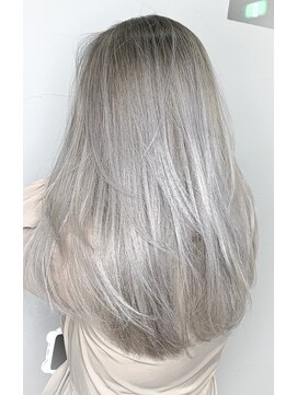 エレクシィ(ELEXY) ホワイトシルバー　ストレートロング